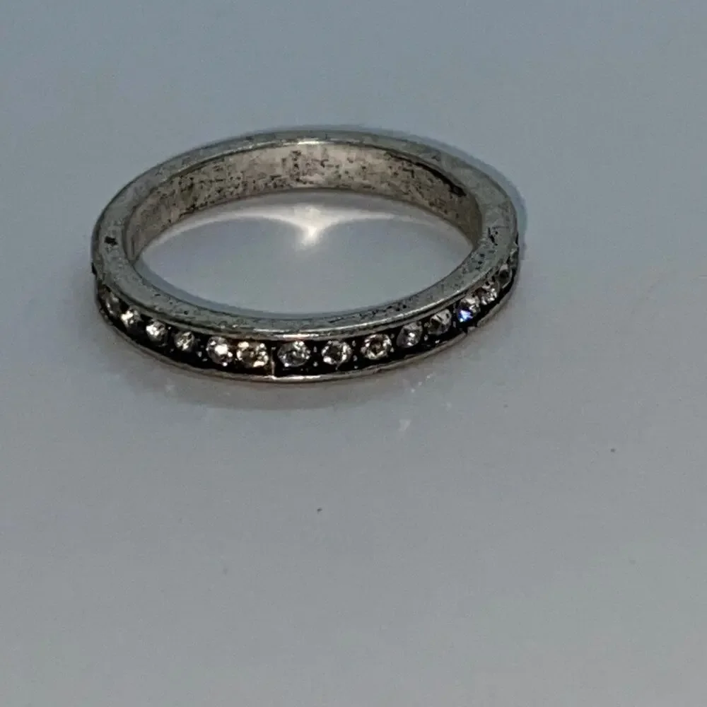 Antiqued Silver-Tone Clear Rhinestone Band Style Ring Women's Size 6.5